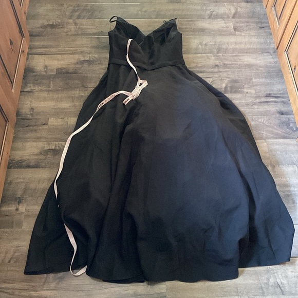 NWT Mac Duggal CLASSIC SLEEVELESS A-LINE GOWN WITH POCKETS black size 10. - Picture 7 of 10